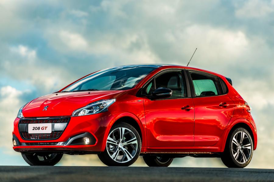  Peugeot 208 GT 2016 года  (LA) (фото 9 из 25)